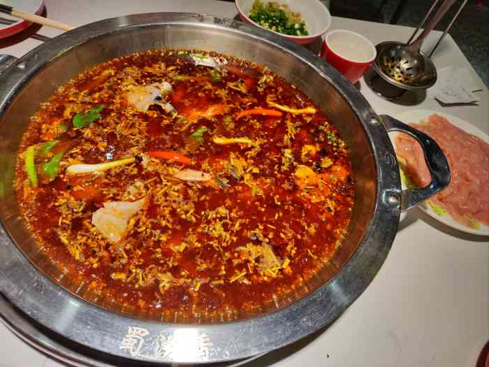 蜀滋香鲜鱼火锅(羊犀店)-"位置很好找,就在欢乐迪楼下,普通的门头就.
