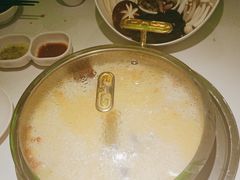 -洪氏嗨捞·广东猪肚鸡·椰子鸡火锅(西咸万象城店)