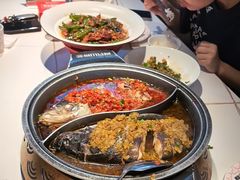 -阿瓦山寨·湘菜现炒·剁椒鱼头王(咸阳总店)