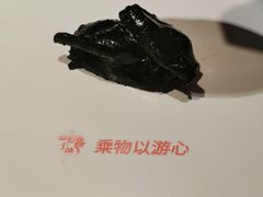 招牌墨鱼汁脆皮乳鸽-于塗·文化餐厅(棕榈店)