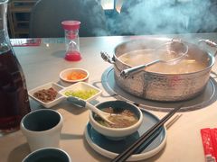 -左庭右院鲜牛肉火锅(浦江欢乐颂店)