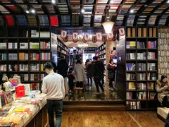 -钟书阁(松江泰晤士小镇店)