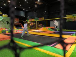 -蹦蹦跳跳(新奥购物中心店)