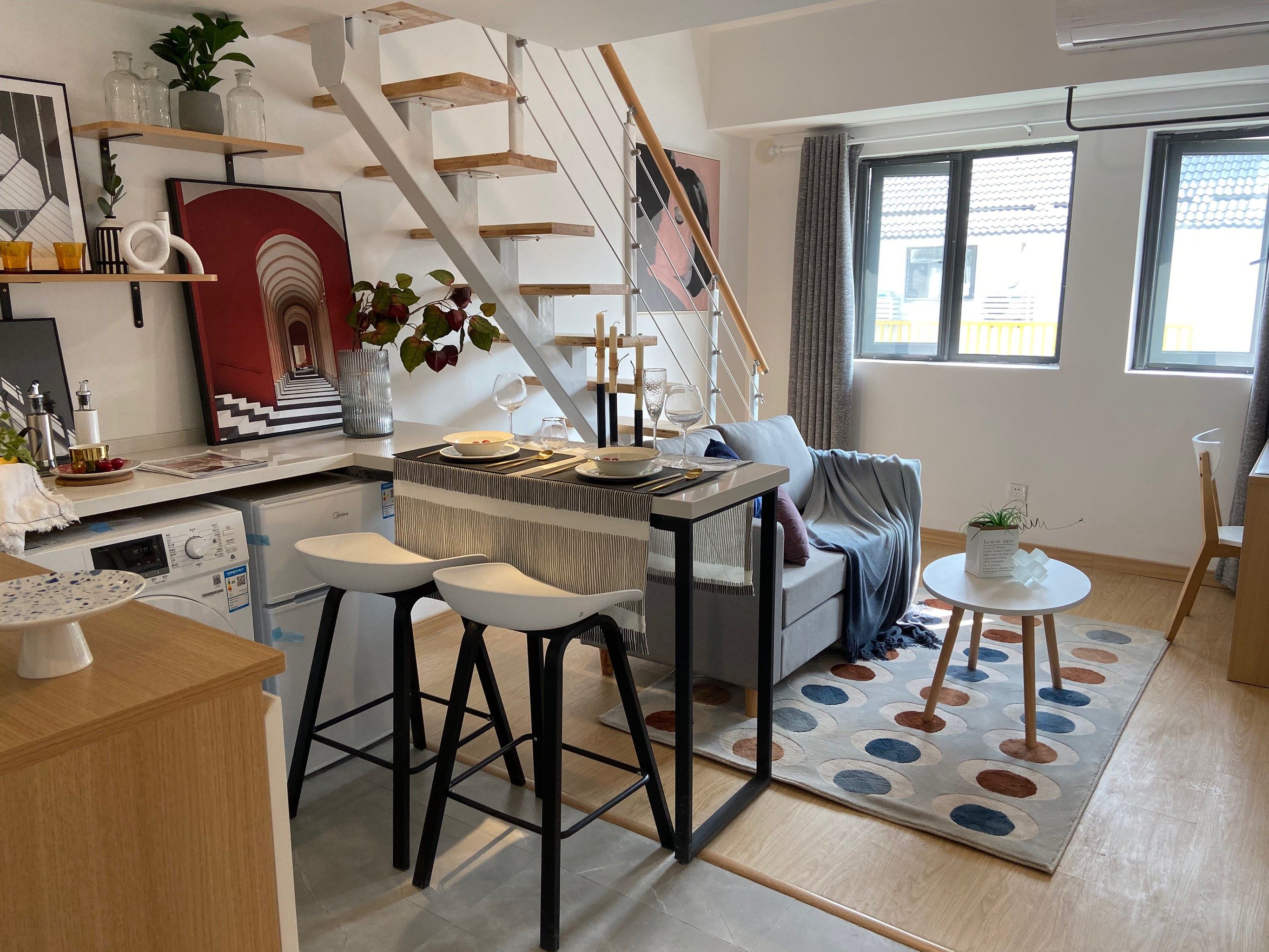 吧台大loft整租 朝南采光好 五号线地铁口