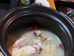 -果松木炭酸菜铜火锅·外婆参鸡汤
