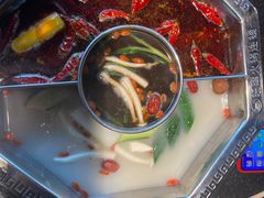锅底做鸳鸯-旺晖本帮骨头煲·深夜火锅(梅园路店)