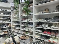 -京伟修鞋洗鞋奢侈品皮具护理店