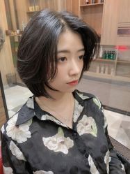 -天下皇剪新潇洒美容美发