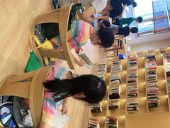 -漕河泾街道图书馆(漕河泾社区文化活动中心店)