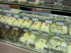 -白玉兰食品甜凤店(合生汇店)