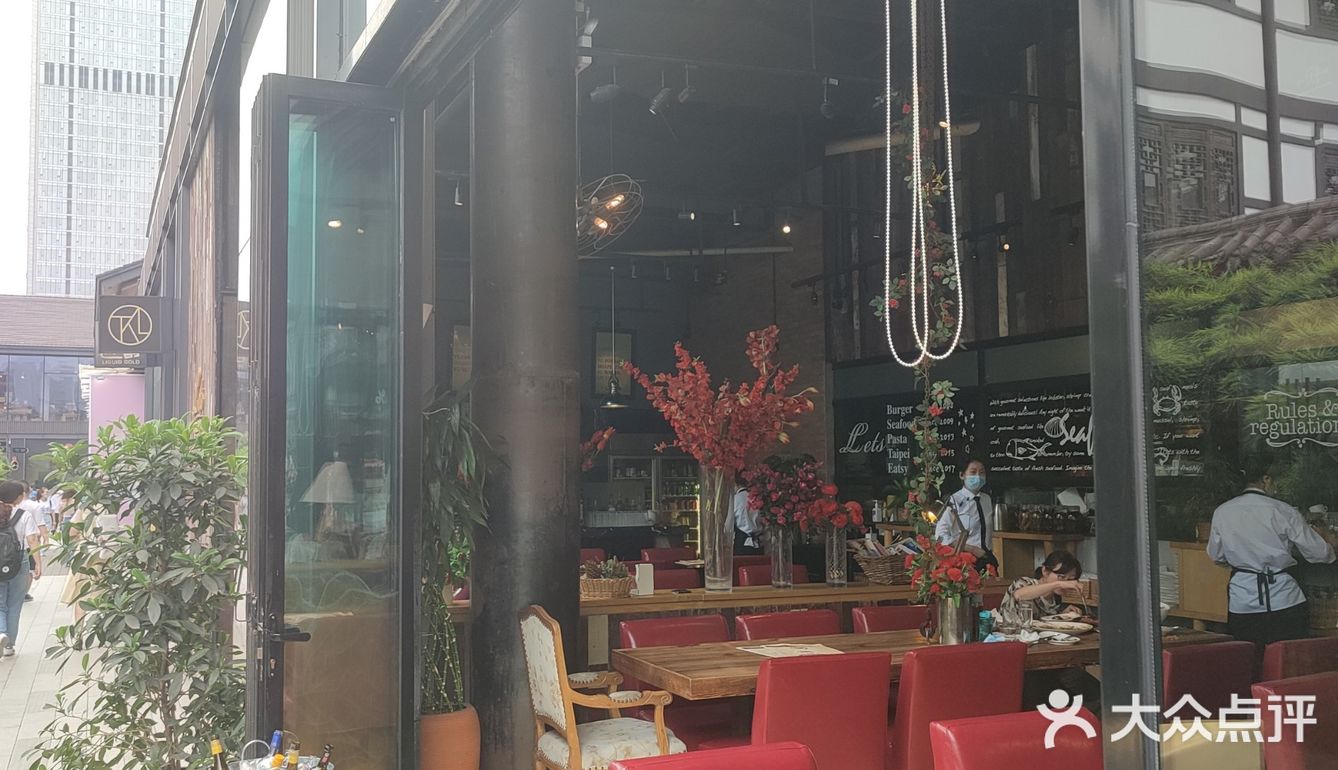 太古里下午茶，塑料姐妹花大斗法？