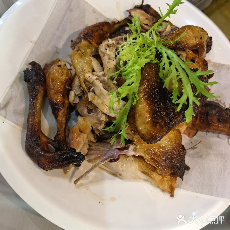 团购套餐是不能约小蒙古包的 大的蒙古包会有节目表演