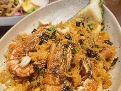 原只菠萝海鲜咸蛋黄炒饭-一沙一城·岩烤牛扒(深圳首店)