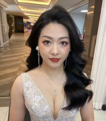 -现代经典婚纱摄影
