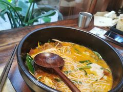 -银米·云南传统过桥米线(双廊黑金冠店)
