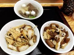 -松树干拌面店