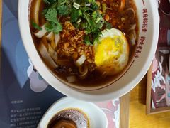 招牌红烧牛肉米粉-呷佬·长沙手工米粉(金沙江路店)