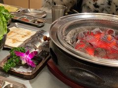-围炉肉舍•炭烤活鳗•丹东海鲜烤肉(步行街店)