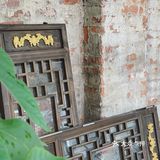 啡飲半醺，似苦若甘，以克苦淬煉著幸福的厚度。