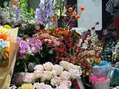 -何兮花店·气球派对鲜花店(马桥银春路万科城店)