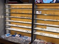 -优医视平价眼镜蔡司依视路折扣工厂店(德胜门店)
