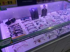 -提一眼镜·蔡司·依视路(小寨店)