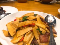 腊肉炒本地时令鲜笋-宁波柏悦酒店·钱湖渔港
