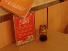小桌子来一张，和全家的摆设有点像-一鸣真鲜奶吧(益乐路店)