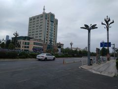 -昆明朗威酒店(昆明站火车站双桥夜市风情街店)