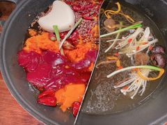 菌汤辣锅鸳鸯锅-胖姐社区老火锅(北京总店)