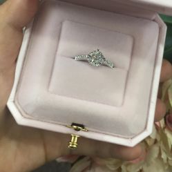 -威德钻石-克拉钻大本营(南京东路店)