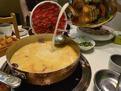 -洪氏嗨捞·广东猪肚鸡·椰子鸡火锅(西咸万象城店)