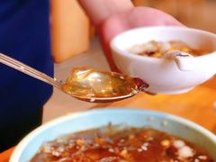 小哥哥主动帮忙分冰粉-俏牛哥鲜牛肉牛肆馆(重庆天地店)