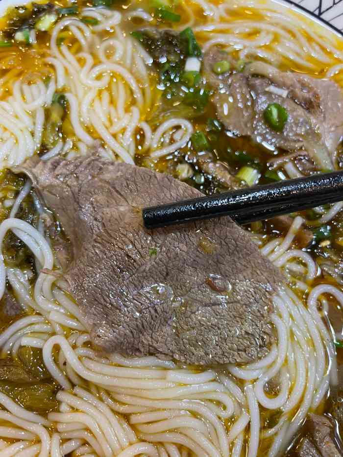 最近在华西坝附近吃了好几家面店这家主打清汤面虽然没有辣椒但是相比