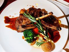 碳烤羊排配蔬菜及迷迭香红酒汁-WOLFGANG PUCK KITCHEN & BAR(迪士尼小镇店)