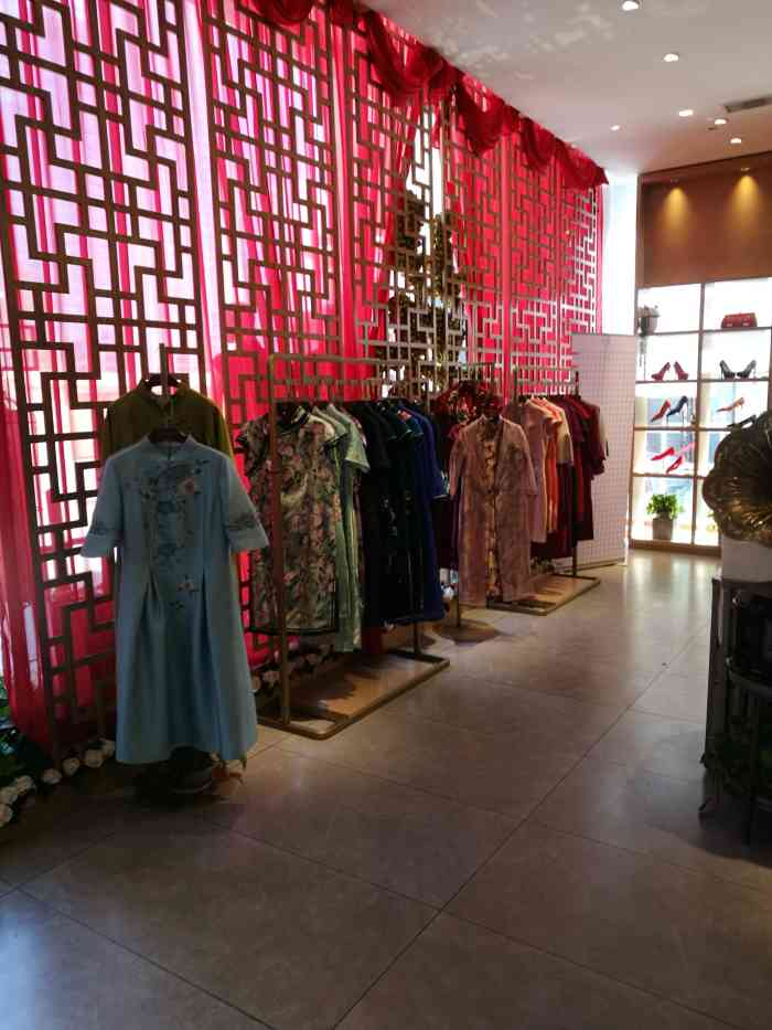 老美华(和平路店)-"老美华,百年老字号,这是新装修的店,衣服.