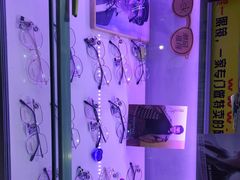 -提一眼镜·蔡司·依视路(小寨店)