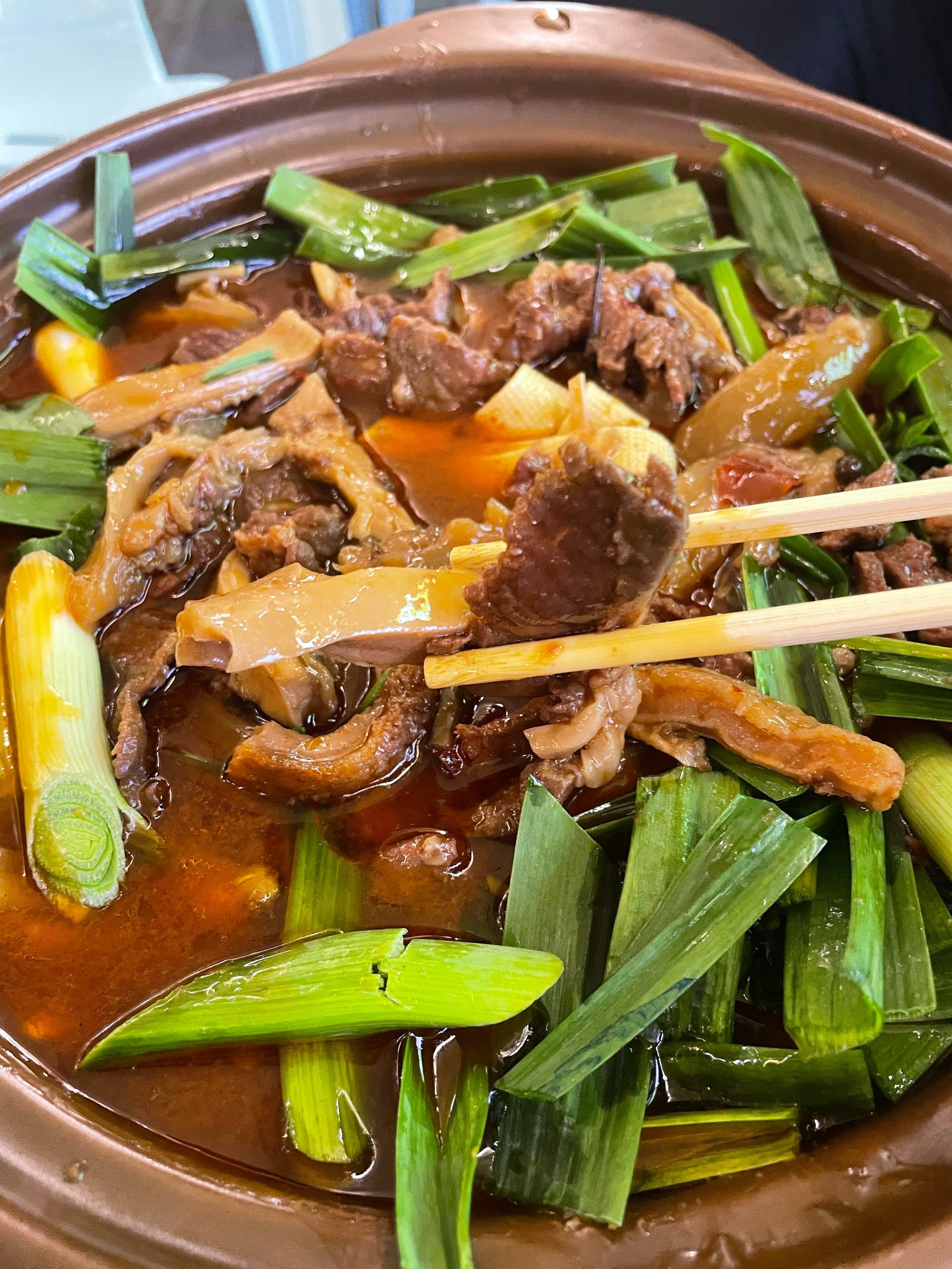 冬天天一冷就太馋牛肉火锅🍲了,看到这家公安牛杂锅仔是新开业的