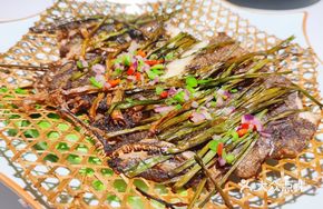 Lemongrass Oil-Drizzled Fish Head
