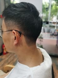 -首脑美发沙龙