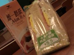 -全家便利店(襄阳南路店)