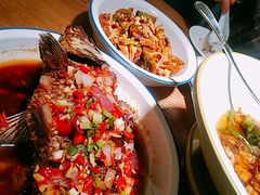 香煎鲫鱼-费大厨辣椒炒肉(万家丽一店)