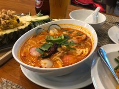 -Chom Cafe and Restaurant