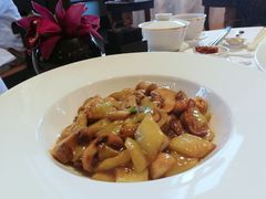 牛肝菌鸳鸯草菇焖茄子-宝丽轩中餐厅BAOLIXUAN