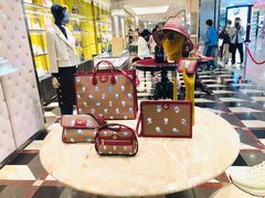 -Gucci(时代广场店)