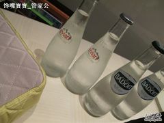 喜欢这个瓶子-上海柏悦酒店