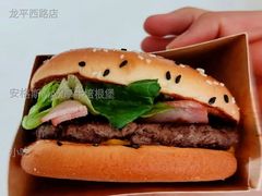 安格斯MAX厚牛培根堡-麦当劳餐厅(龙平西路店)