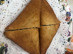 咖喱吞拿鱼角-喜莲咖啡