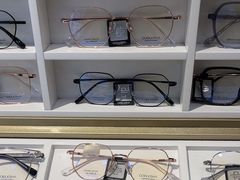 -美式眼镜·授权蔡司.依视路.尼康.豪雅.明月(南翔印象城店)