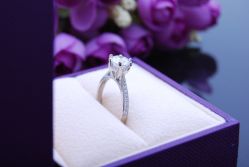 -威德钻石-克拉钻大本营(南京东路店)